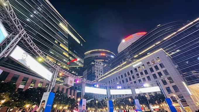 DLF Cyber Hub-letsdiskuss