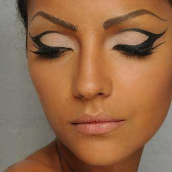 eyelid makeup