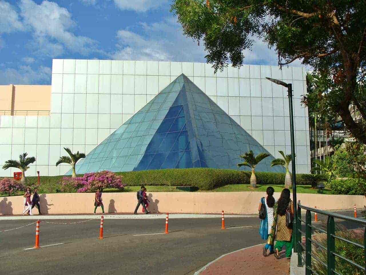 How the freshers can apply in Infosys