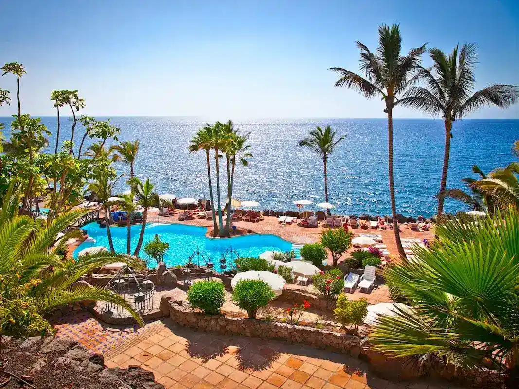 Summer Holiday 2024: Top Destinations & Travel Hacks