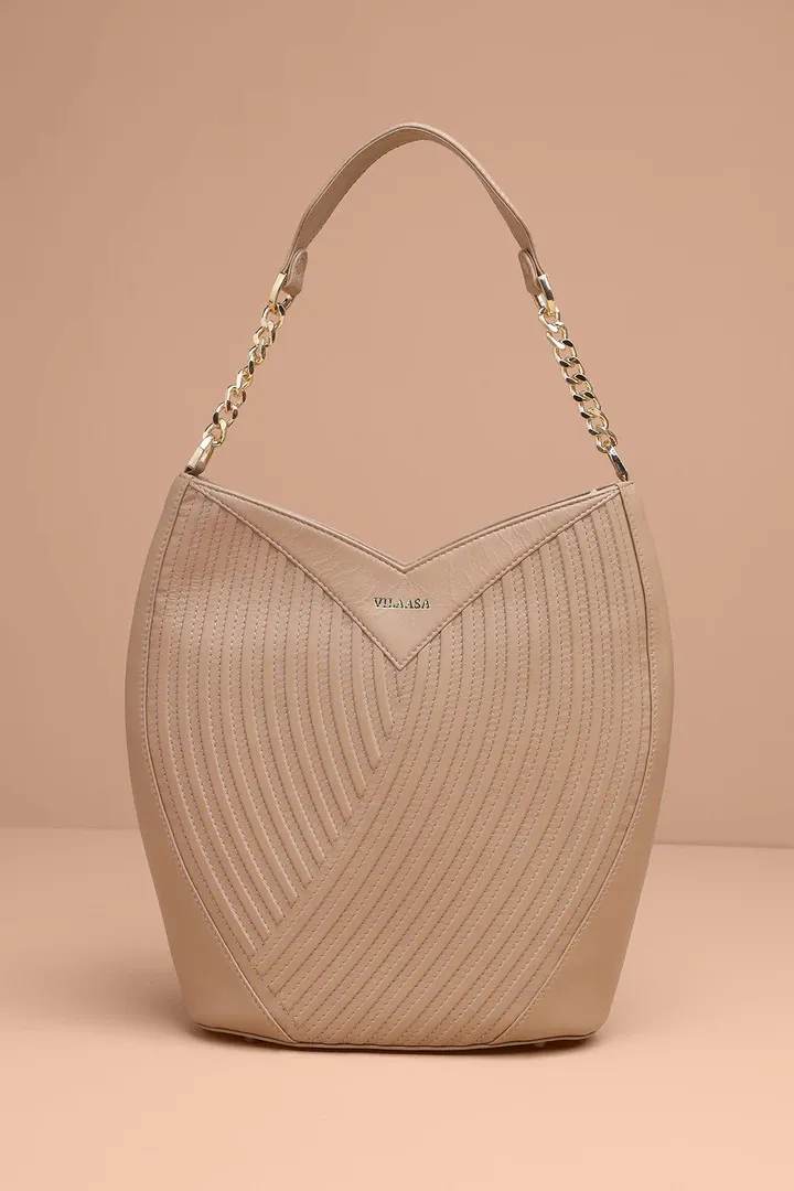 Beige quilted shoulder handbag with gold chain strap, stylish women’s everyday tote bag design with elegant stitched pattern.
